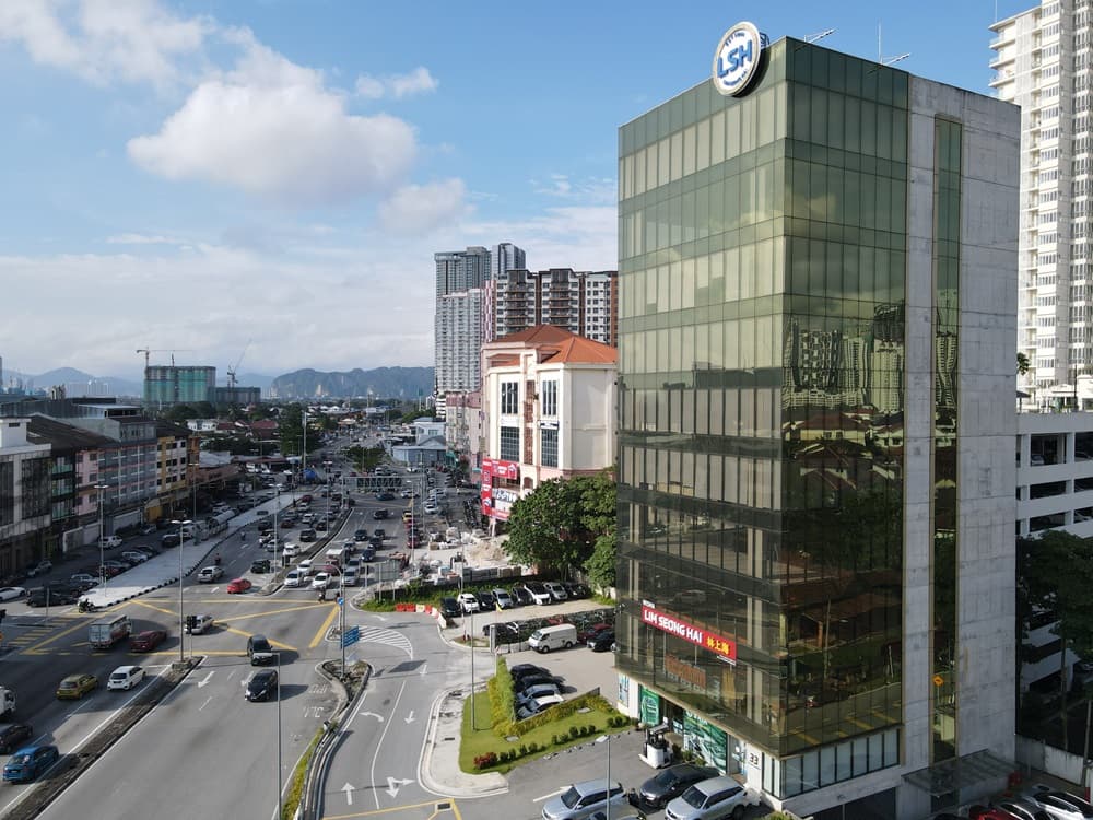 Side view of Wisma Lim Seong Hai